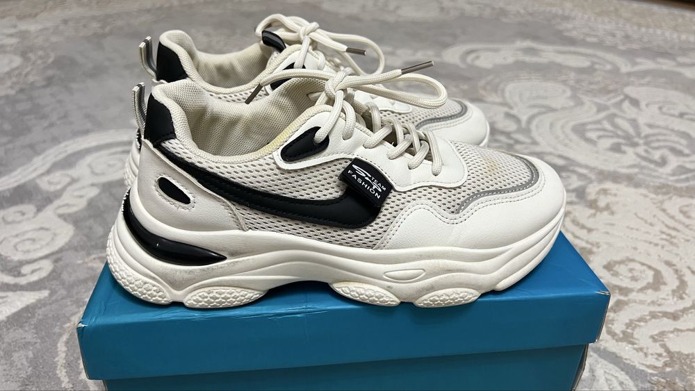 Кроссовки дешево