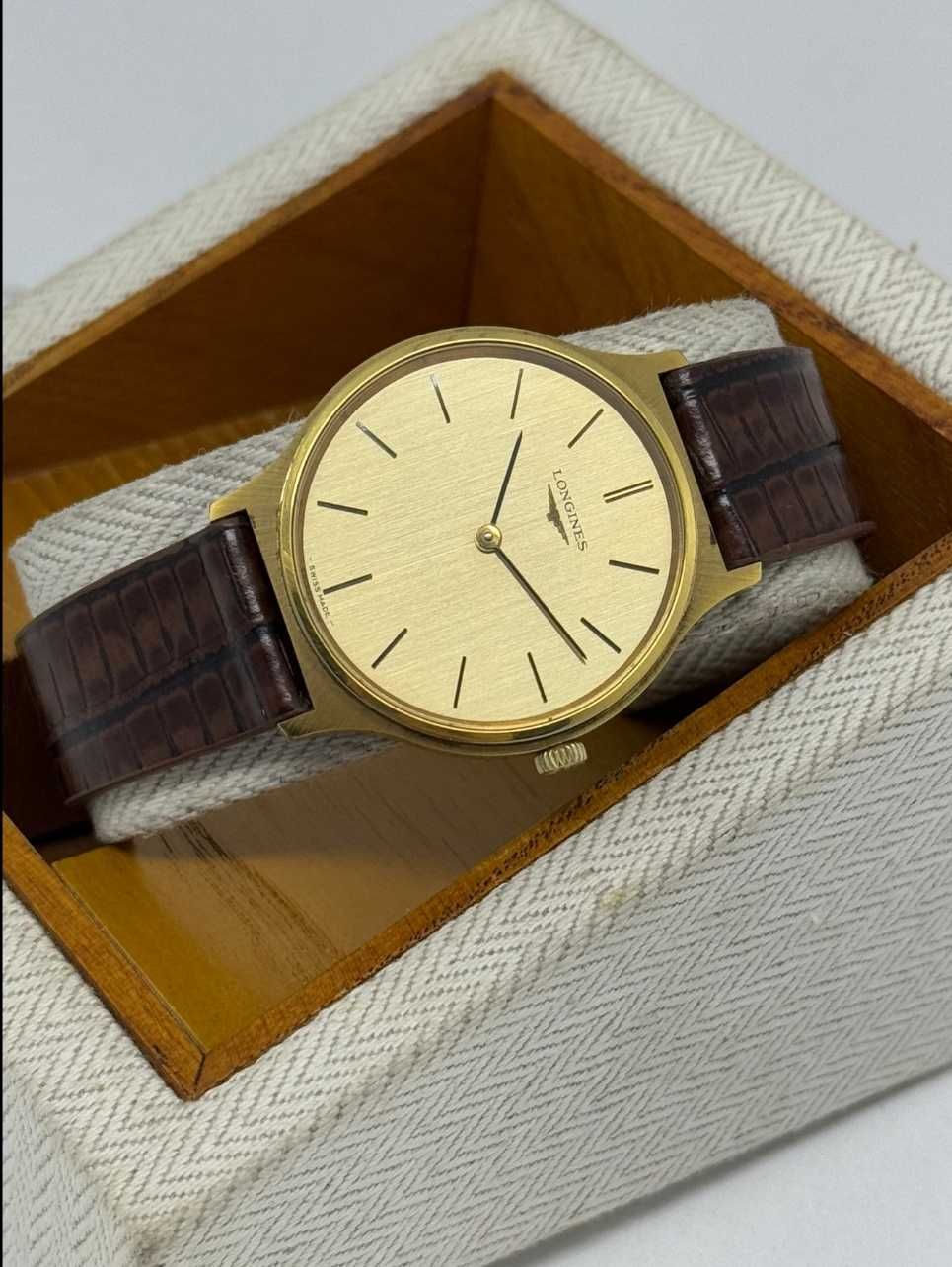 Луксозен винтидж часовник Longines -slim - classic 1970-1979
