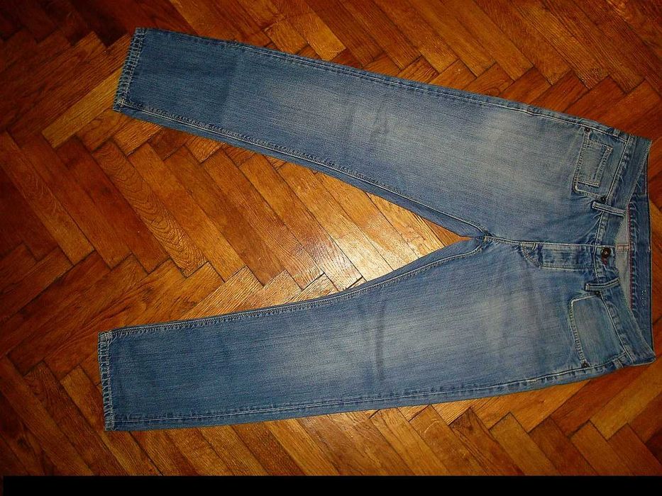 Blugi Tommy Hilfiger-W32xL30 (talie-84cm ,lungime-101cm)