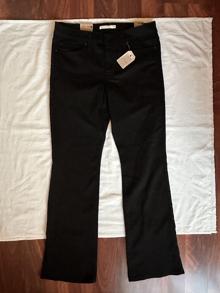 Blugi dama skinny si evazati Levis,marime 30/32 si 31/32