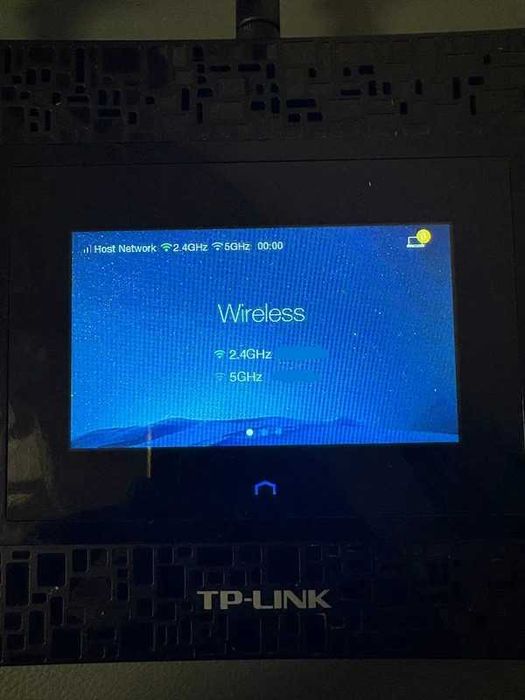 Range Extender Touchscreen 4 porturi Gigabit - TP-Link RE590T AC1900