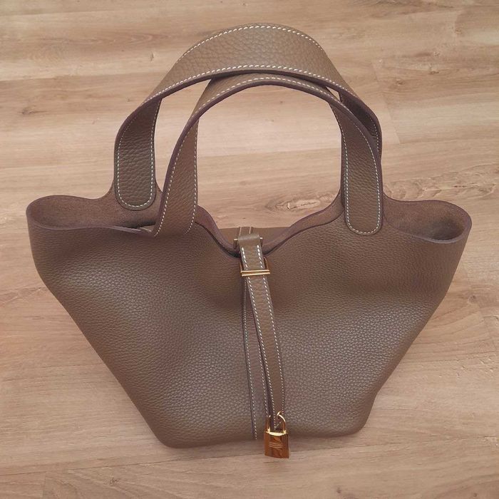 Hermes Etoupe Clemence Picotin 18 / Брендовая Сумка-ведро