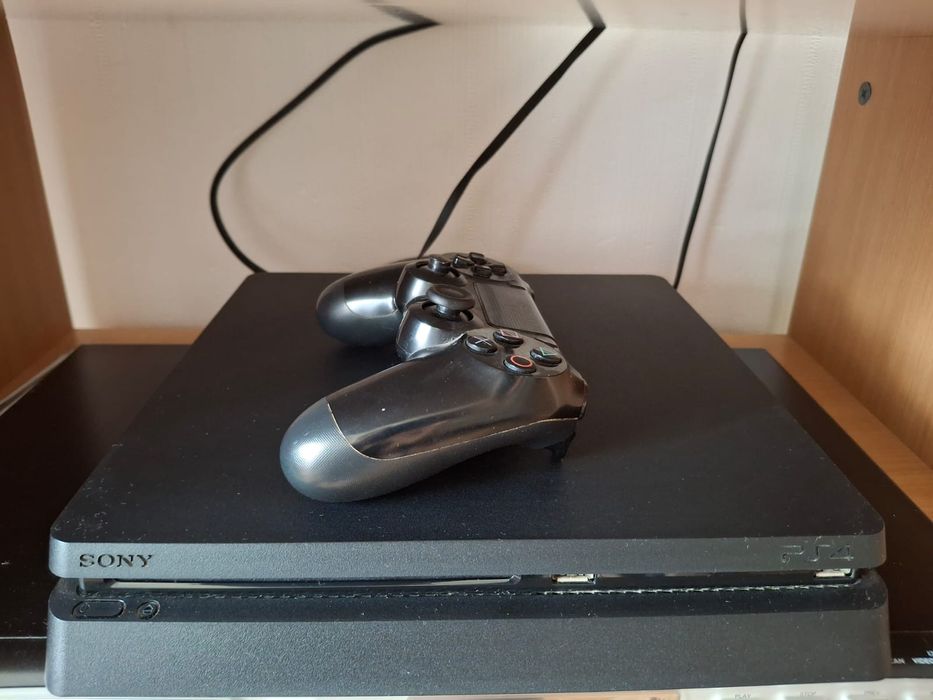 Продам ps4 slim 1 Tb