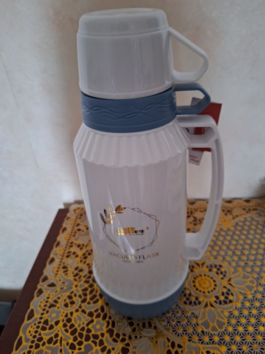 Термос  на  1л новый  в упаковке