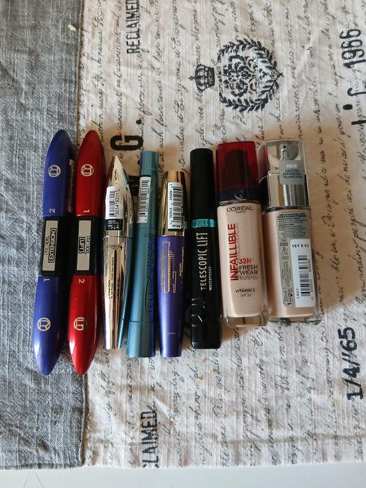 Fond de ten si rimel de la loreal paris,diferite modeled noi