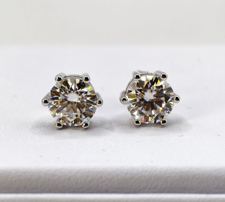 Сребърни 925 Обеци С Мойсанит 2 Каратa на обеца общо 4 Карата!