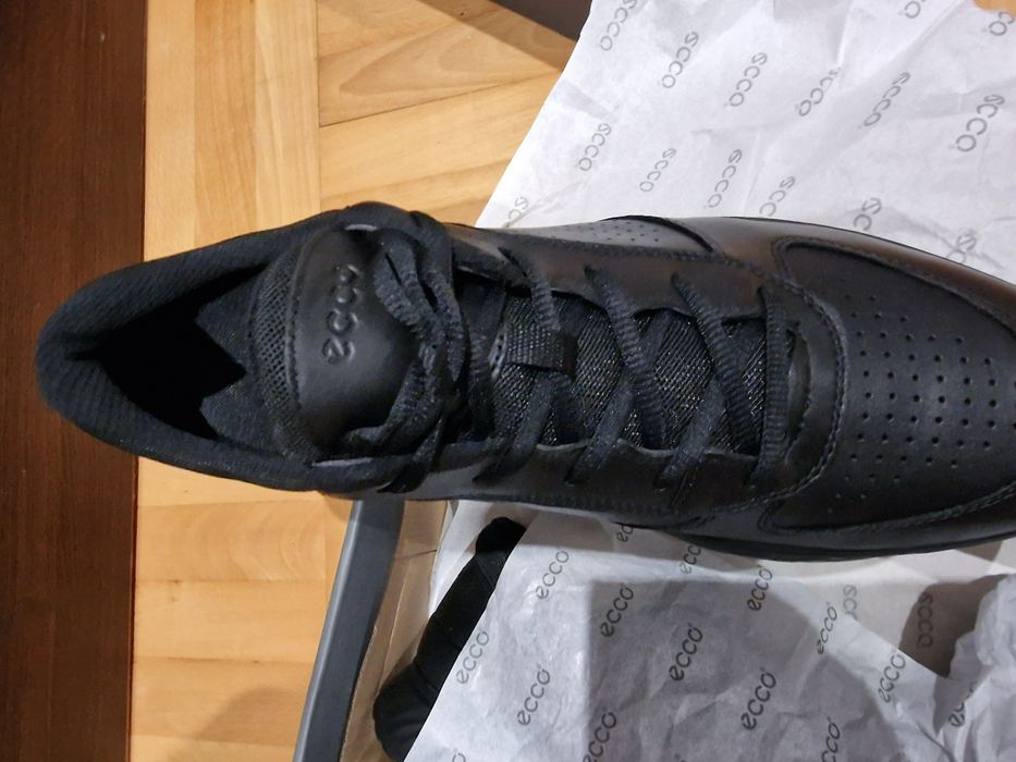 Продавам чисто нови обувки еко