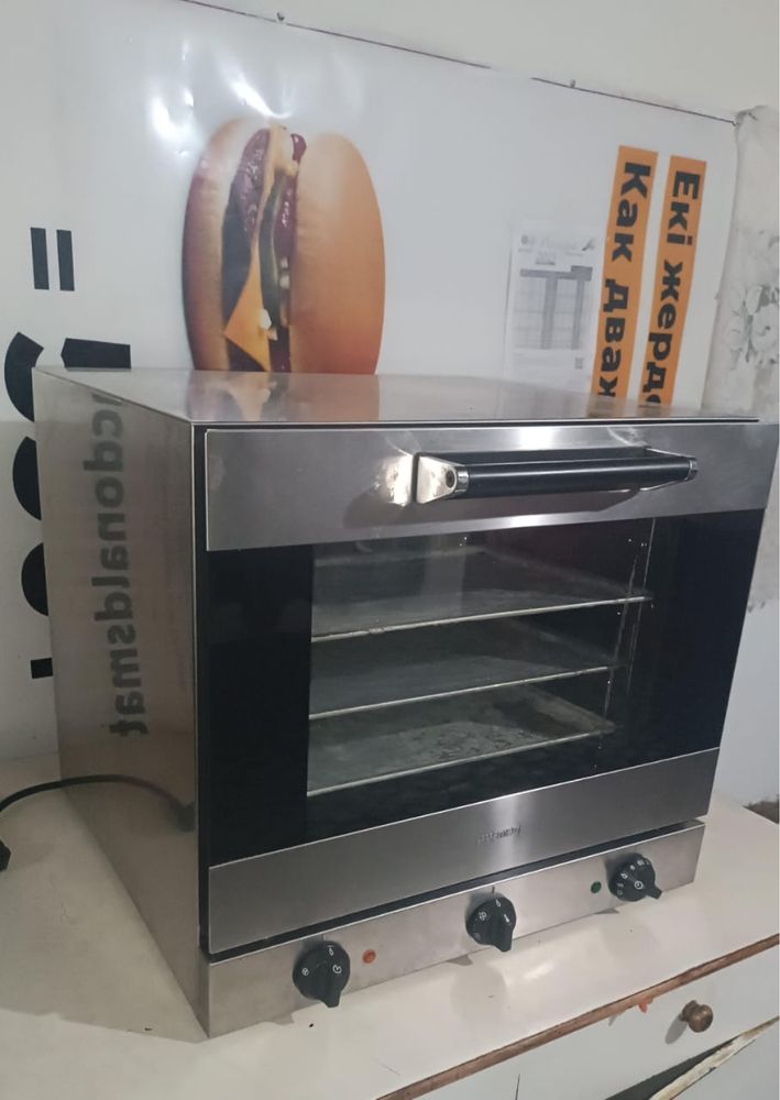 Продам духовку Smeg в отличном состояние пользовались очень мало