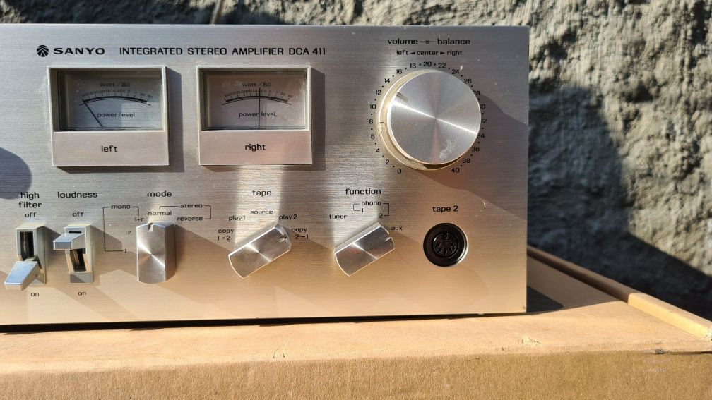 Sanyo Integrated Stereo Amplifier DCA 411