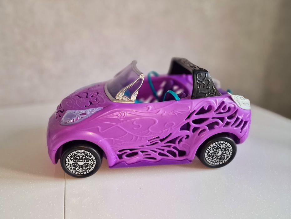 Машина Монстр хай Эвер Афтер хай в отличном состоянии!