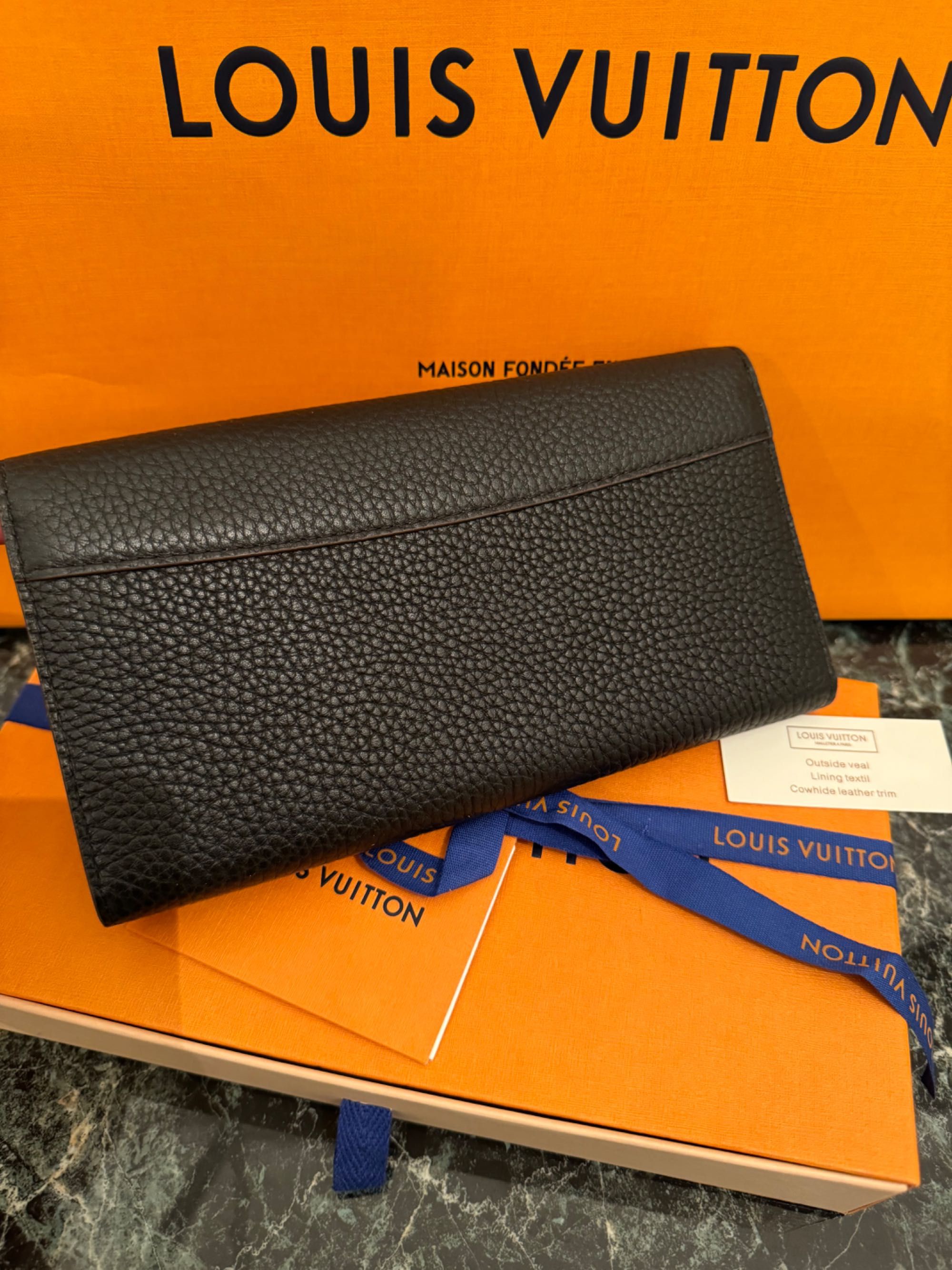Portofel original Louis Vuitton Capucines nou