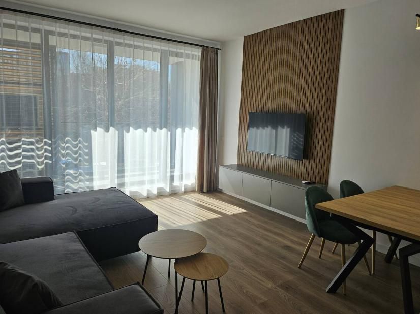 Дава се под наем Двустаен апартамент в Пловдив, Младежки Хълм - 72 кв.м за 725 € - Снимка #2