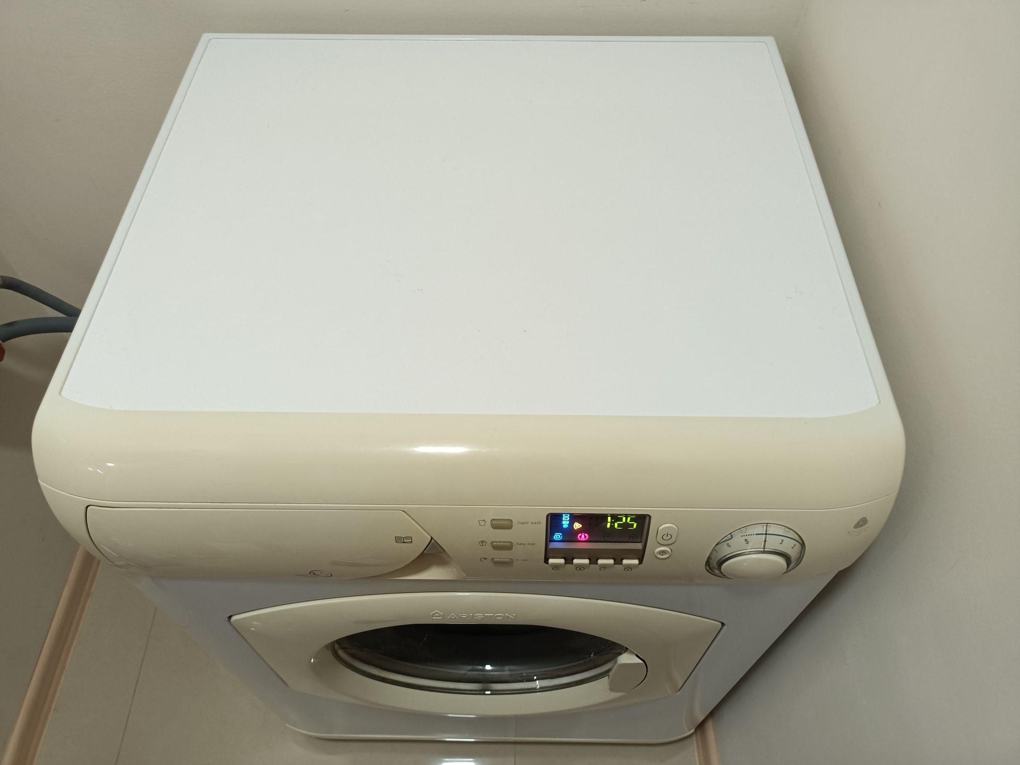 Пералня Аристон Ariston AVF129