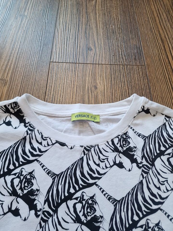 Страхотна мъжка тениска VERSACE JEANS размер XL