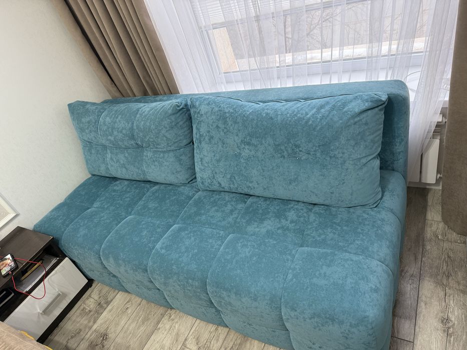 Почти новый диван