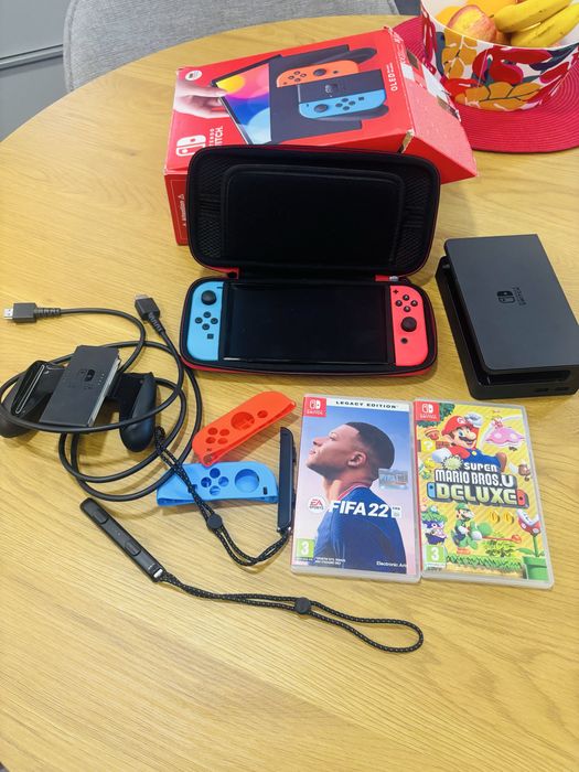 Nintendo Switch Oled+две игри