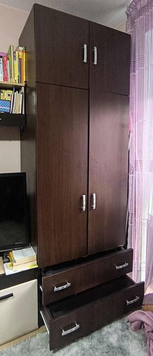 Двукрилен гардероб с надстройка