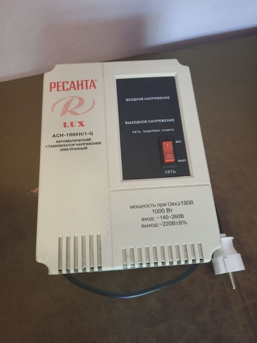Бытовой стабилизатор , мощность 1 кв , в отличном состоянии