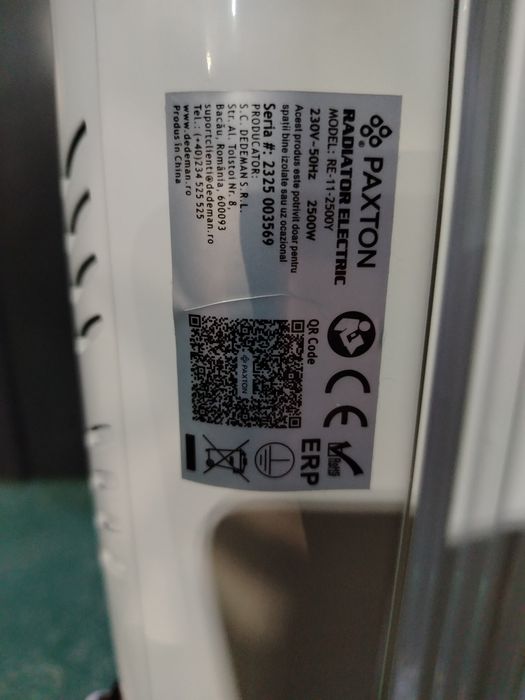 Vînd calorifer electric marca Paxton cu 11 elemenți.