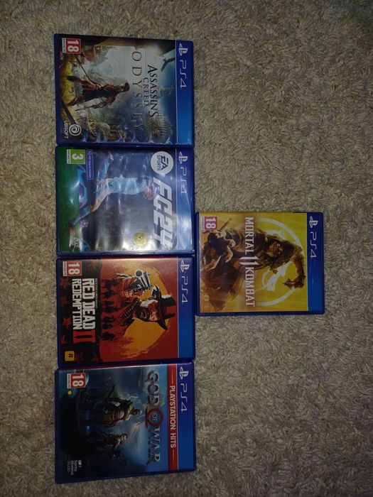 PlayStation 4 PRO + 2 manete + jocuri