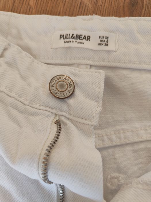 Сет размер 38/М. Цена 30 лв.
1. Стилни  дънки Pull &