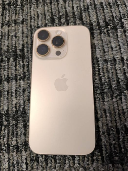 Apple iphone 16 pro 512gb, много запазен  със  17 месеца гаранция.