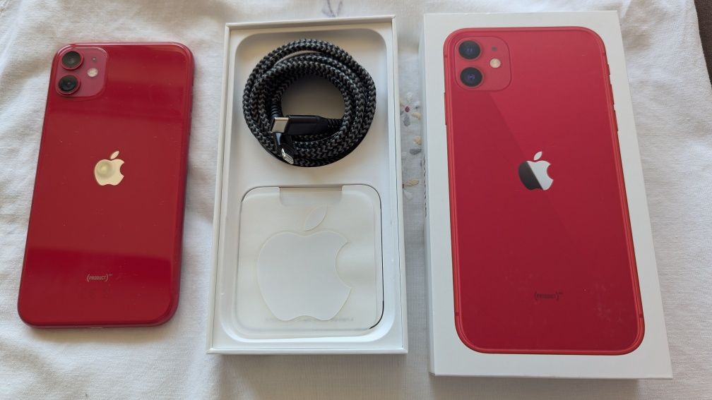 iPhone 11 RED 128GB.  В добро състояние. Батерия 80%