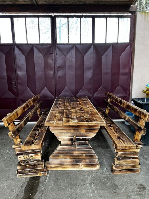 Masa și bănci rustice