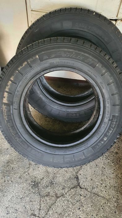 2 броя зимни гуми мишелин 215/75/16С,