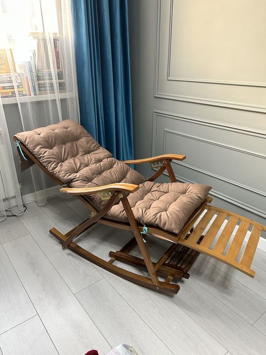 Кресло качалка с массажером для ног