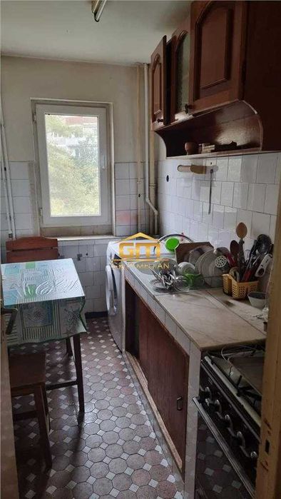 Apartament 2 camere, decomandat, etaj 2, zona Ostroveni