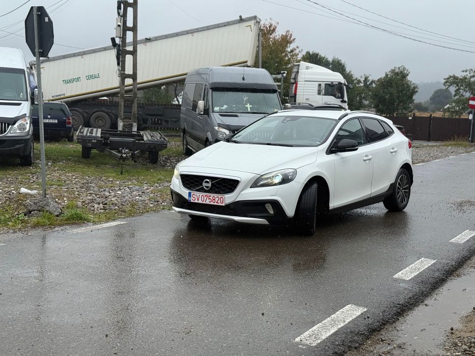 Vând Volvo v40 2014 motor 1.6d cutie automată în stare perfectă
