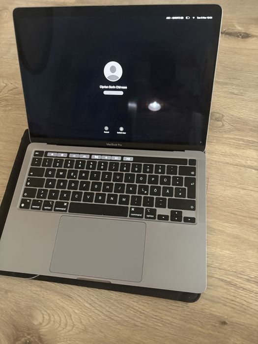 MacBook Pro 13 inch, M1, 2020 cu mouse