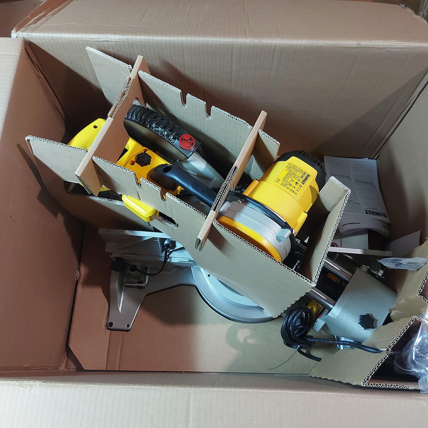 Потапящ циркуляр Dewalt DWS780