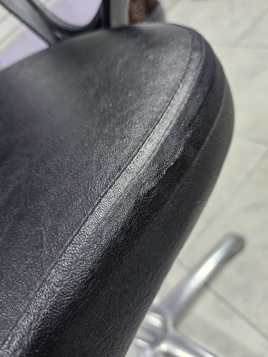 Фризьорски стол в черно