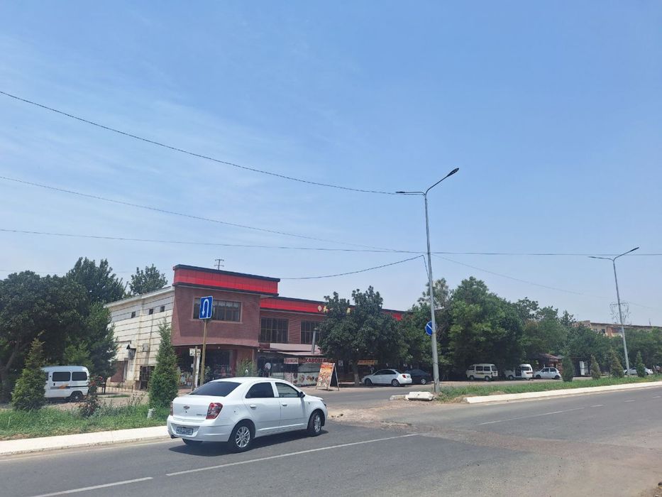 Ахангаран Кафе, магазин, 40км. От Ташкента (600м2 8 соток земли)