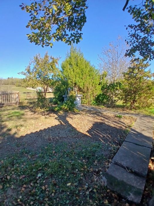 Vând casă bătrânească locuibilă