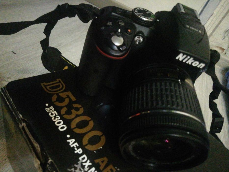 Nikon D5300 + AF-P DX 18-55mm f/3.5-5.6G VR (само 1900 кадъра)