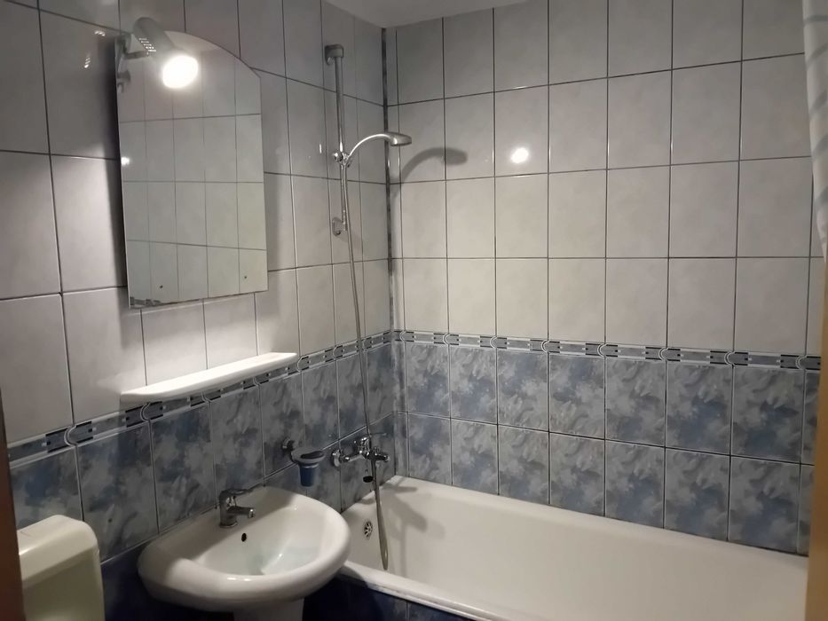 Închiriez garsonieră