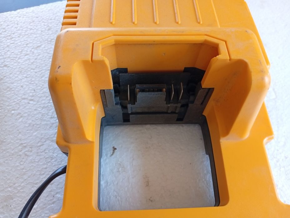 Încărcător dewalt 36v