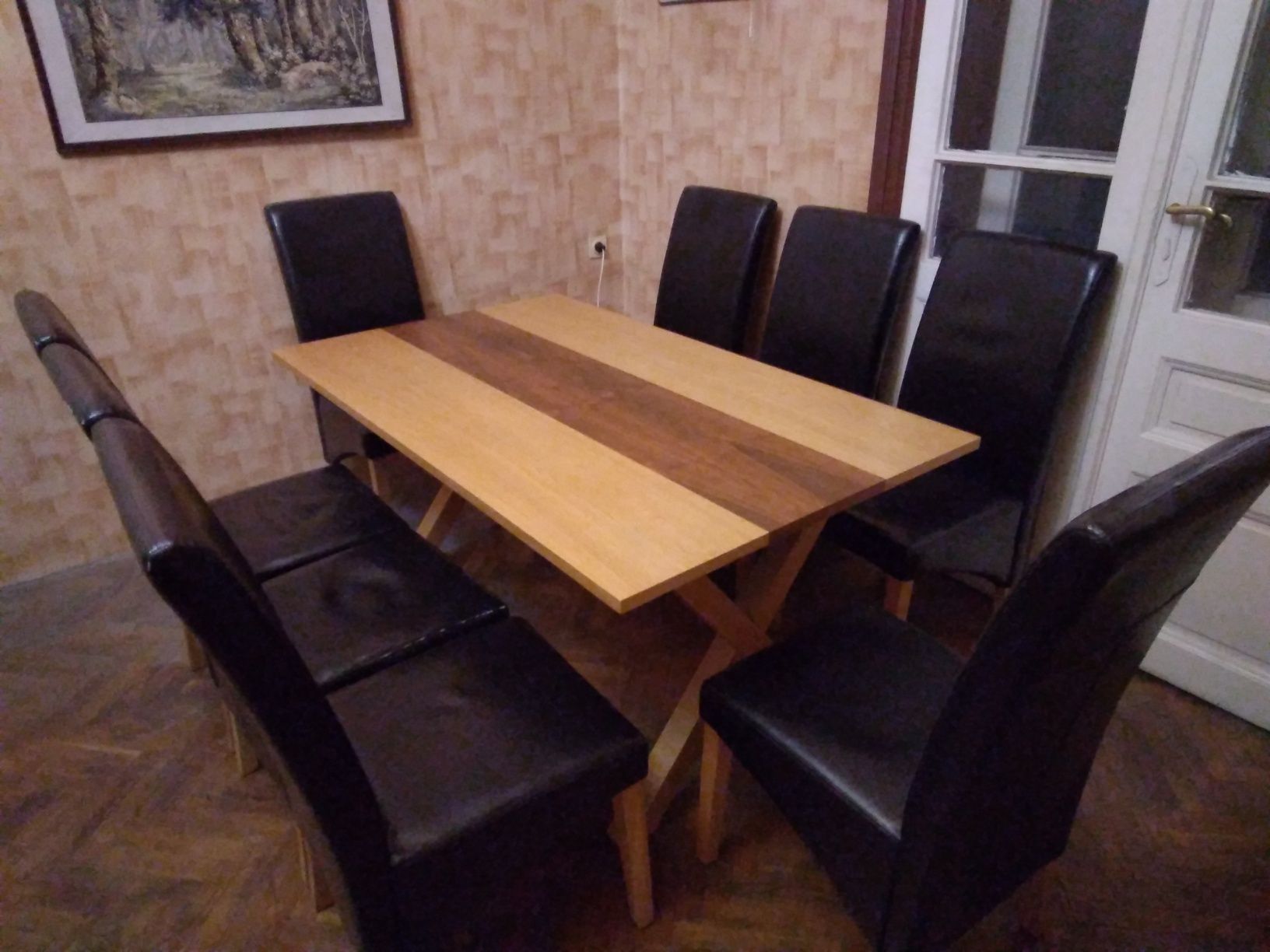 Холна трапезна маса с 8 кожени стола