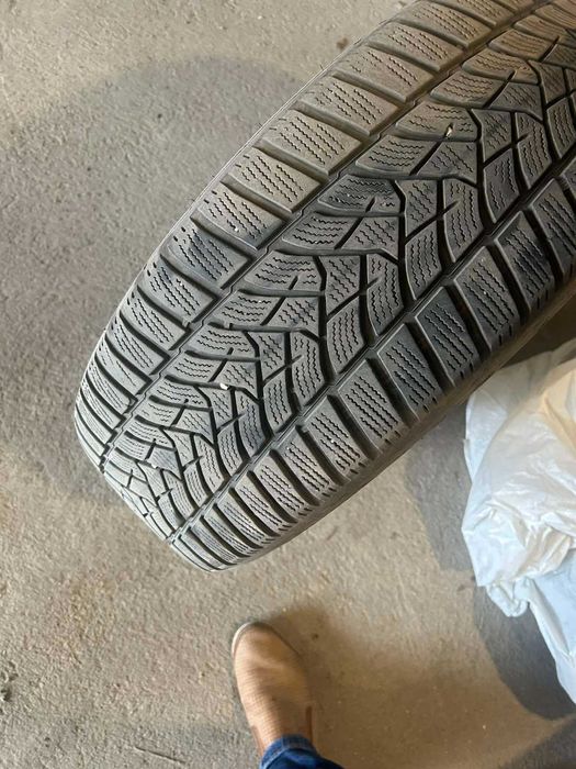 Гуми - зимни Dunlop 215/55 R17