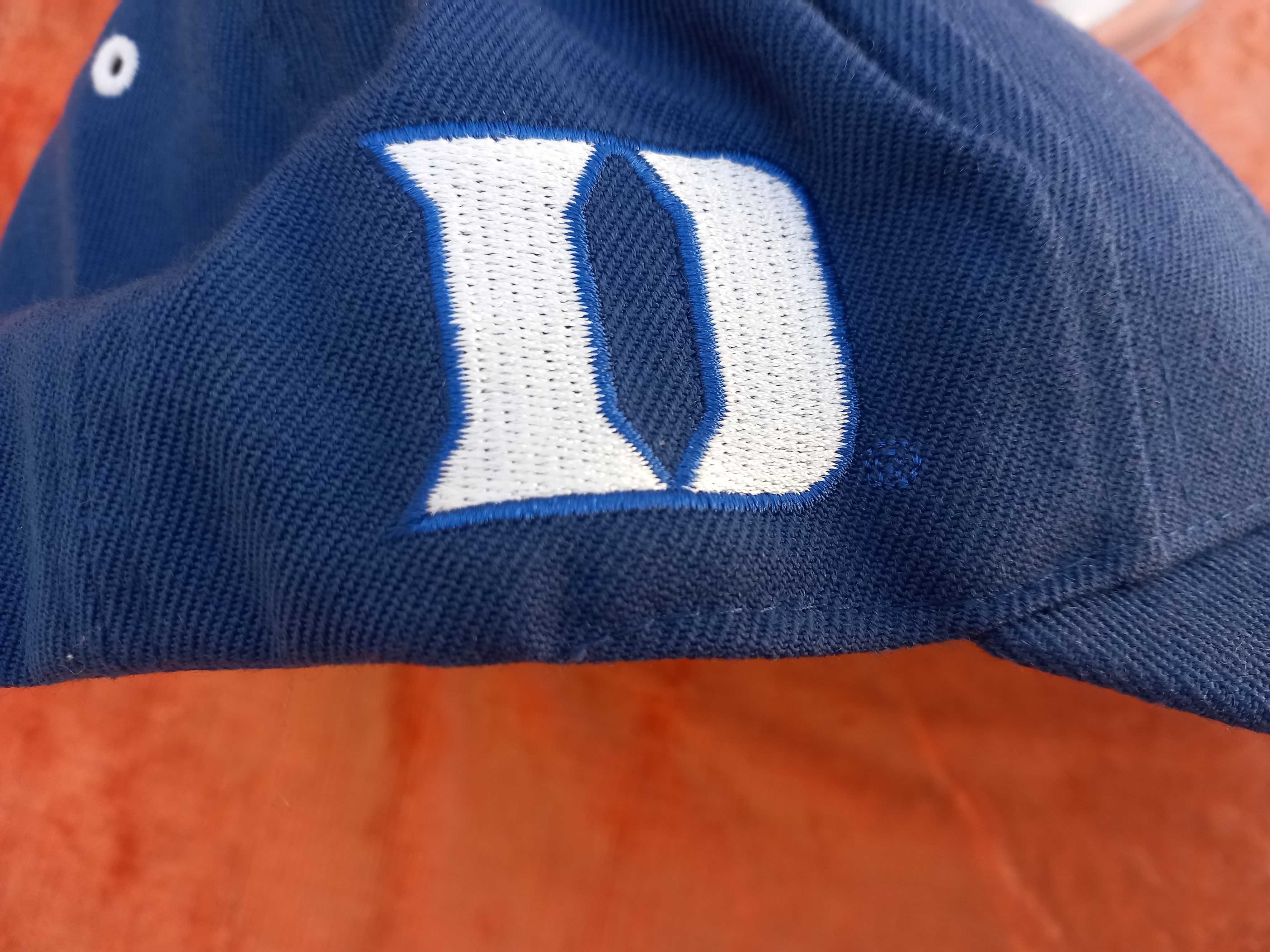 Синя шапка с бродирано лого DUKE.