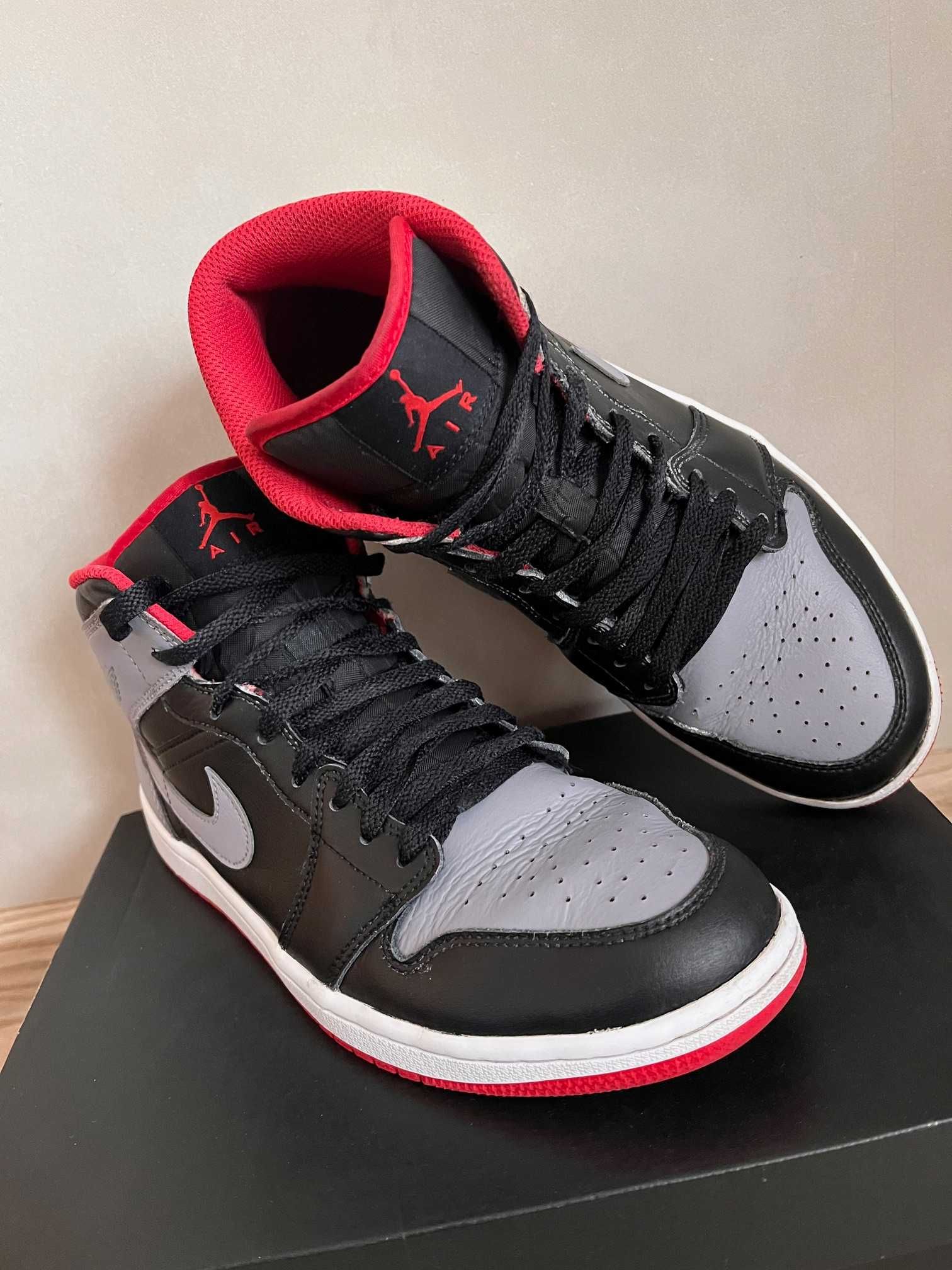 Nike Air Jordan 1 mid  размер EUR42