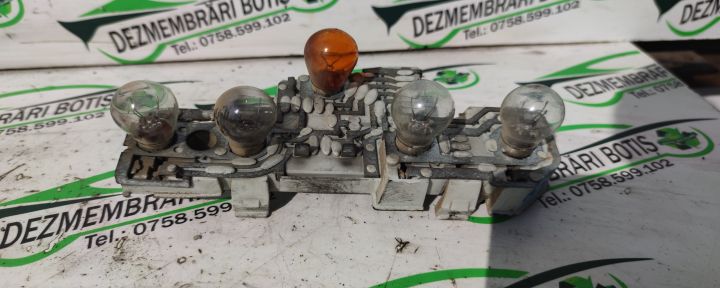 Soclu becuri lampa stop pe aripa dreapta Volkswagen VW Passat B5.5 (f