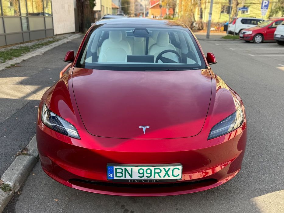 Tesla Model 3 Auto NOU 656 KM