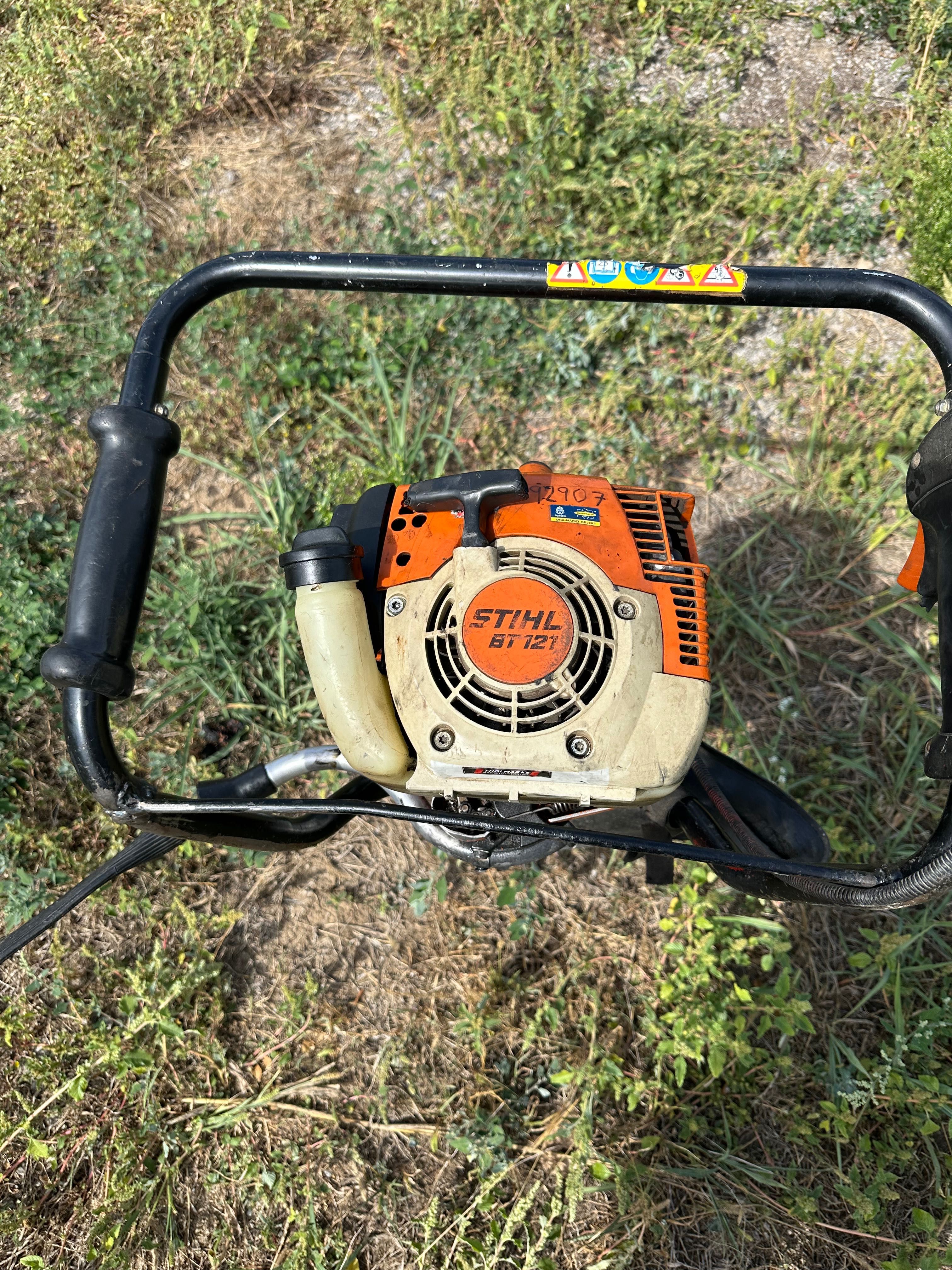 Stihl BT 120 бензинов свредел за дупки