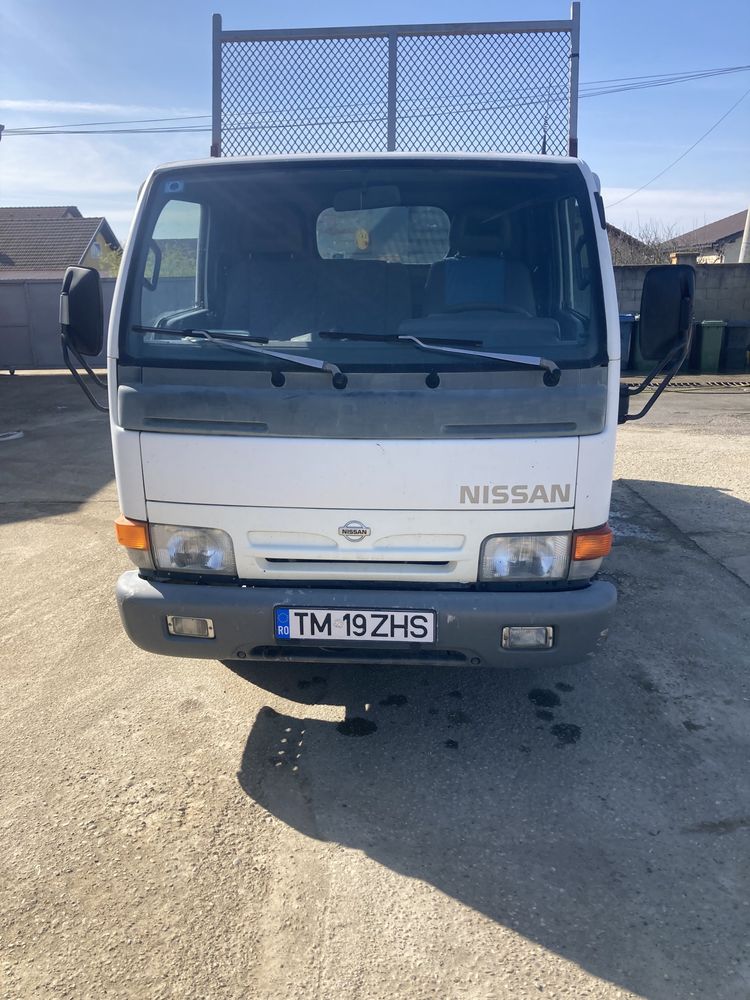 Vând Nissan Cabstar