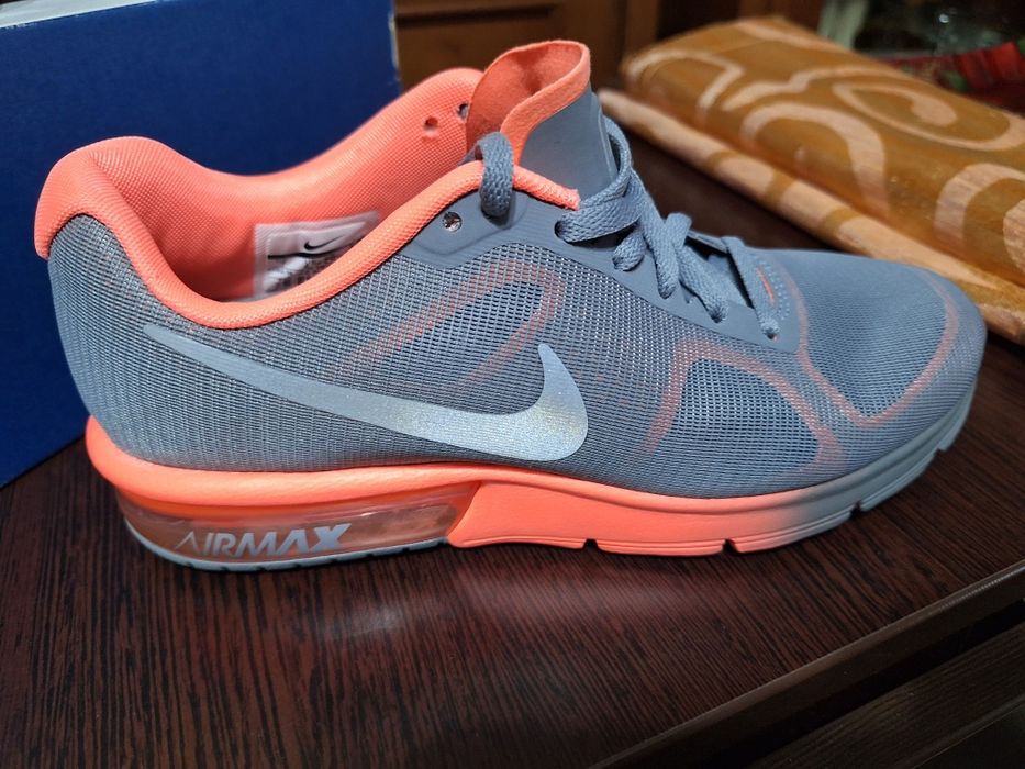 Adidasi NIKE Air Max Sequent Nr. 38 noi