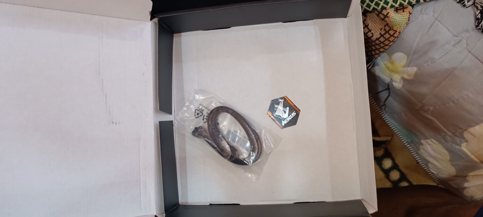 B550M AORUS Elite Plata yangi ishlatilmagan, srochni sotiladi.